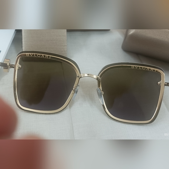 Authentic Bvlgari "On-Me" metal square sunglasses in Pink Gold - Picture 10 of 13